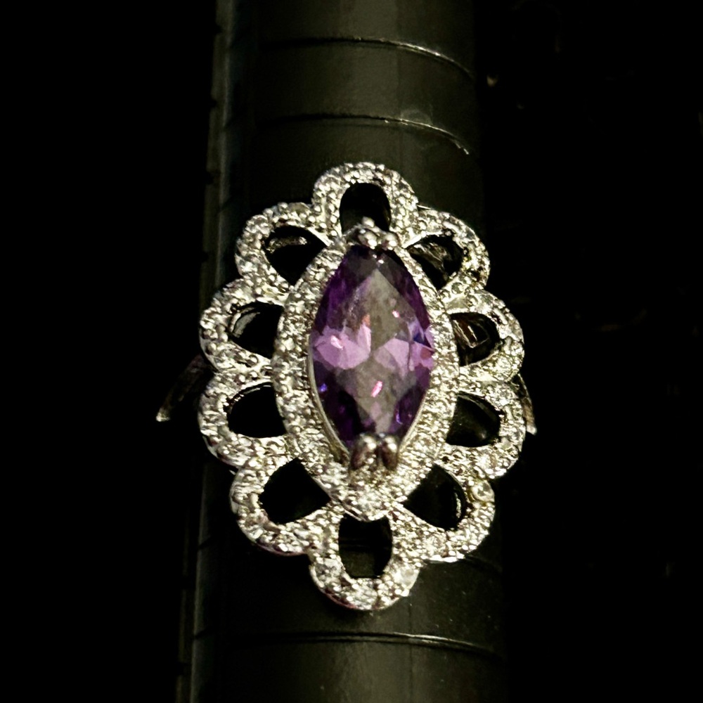 💍Stunning 925 Silver and Amethyst Marquise Ring size 6